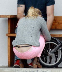 Kristen-Bell-butt-crack-9.jpg