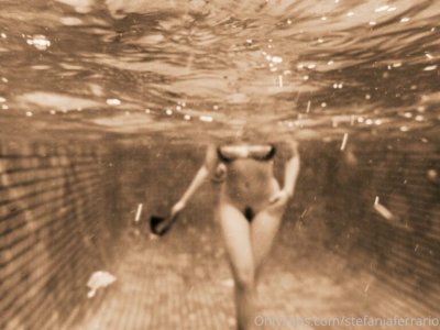 stefania_ferrario_nude_underwater_pool_onlyfans_set_leaked-OYYJVS-768x576.jpg