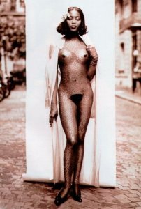 Naomi Campbell Naked 01.jpg