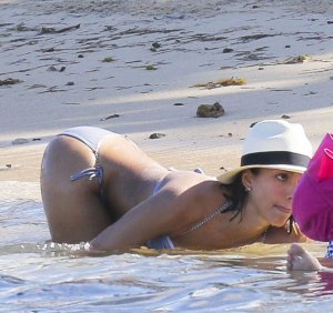 Jessica Alba Ass in bikini 10.jpg