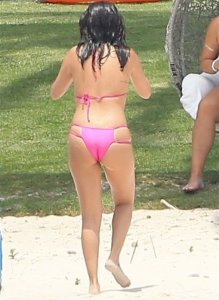 Selena Gomez in Bikini 08.jpg