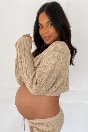 0_Rochelle-Humes-shows-off-her-bump-as-she-says-her-pregnancy-is-now-full-term.jpg