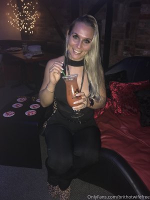 ukhotwifecouple-2020-05-26-361259257-Just a normal photo of me the last time I went out. I s.jpg