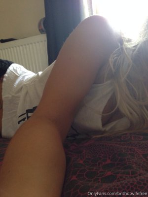 ukhotwifecouple-2020-07-05-499624258-Chillled earlier on the bed x x.jpg