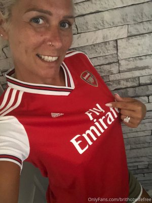 ukhotwifecouple-2020-08-03-638101922-Can wear this with some pride again at last❤️.jpg