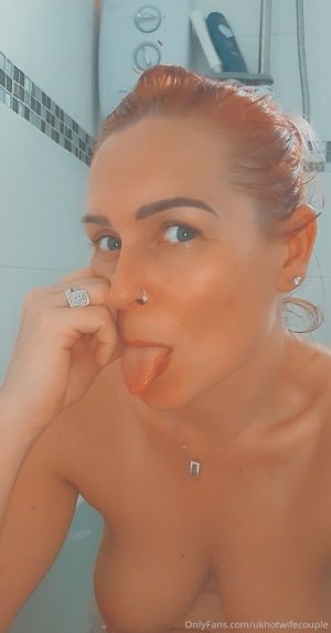 ukhotwifecouple-2021-04-02-2071762746-Do you want to join me in this bath  Wanna make a splas.jpg