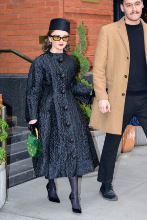 Maisie_Williams_exits_a_NYC_Hotel_ahead_of_a_NYFW_event_02-12-2024__10_.jpg