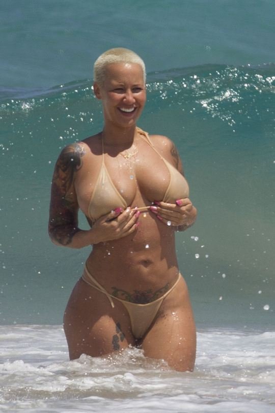 Amber Rose Topless 23 Paparazzi Photos Thefappening 5432