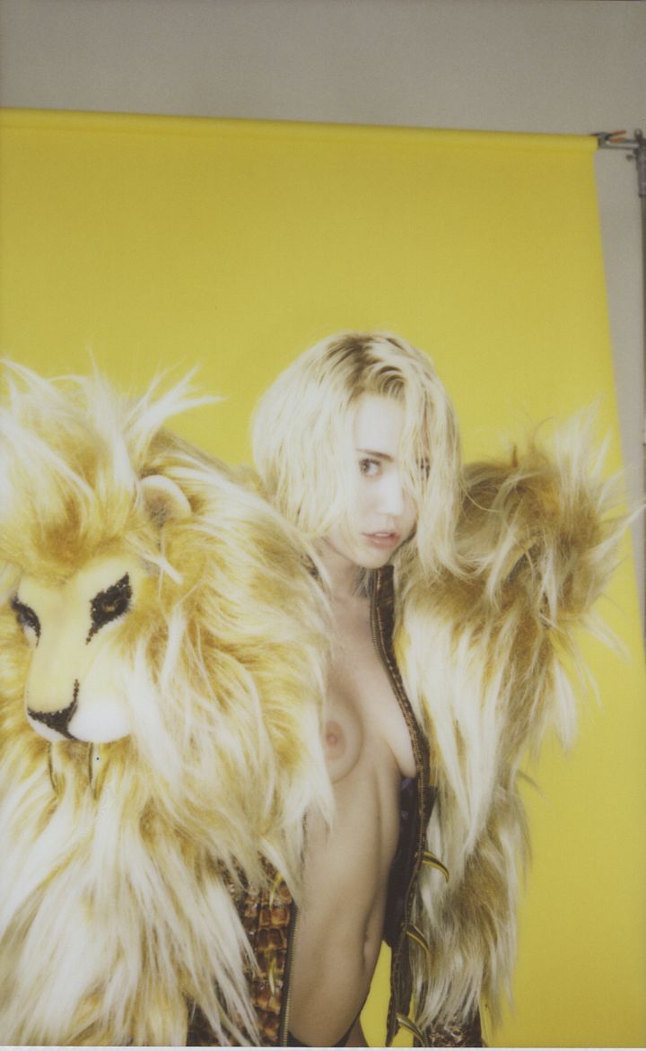 Miley Cyrus Topless 1 Hot Photo Thefappening