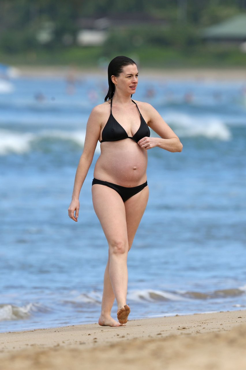 Anne Hathaway In A Bikini 3