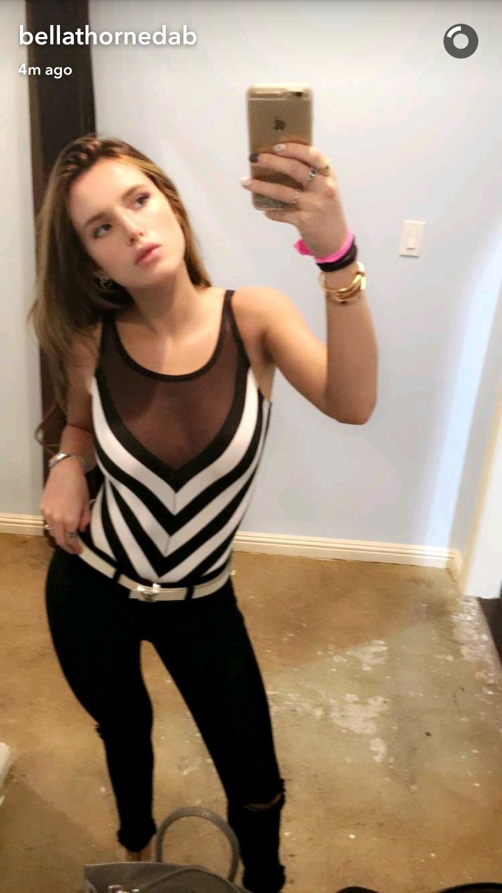 Bella Thorne Selfies 4 Photos Thefappening 0373