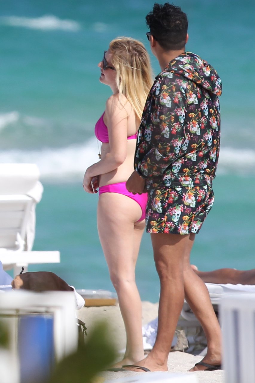 Ellie Goulding In A Bikini 23 Photos Thefappening