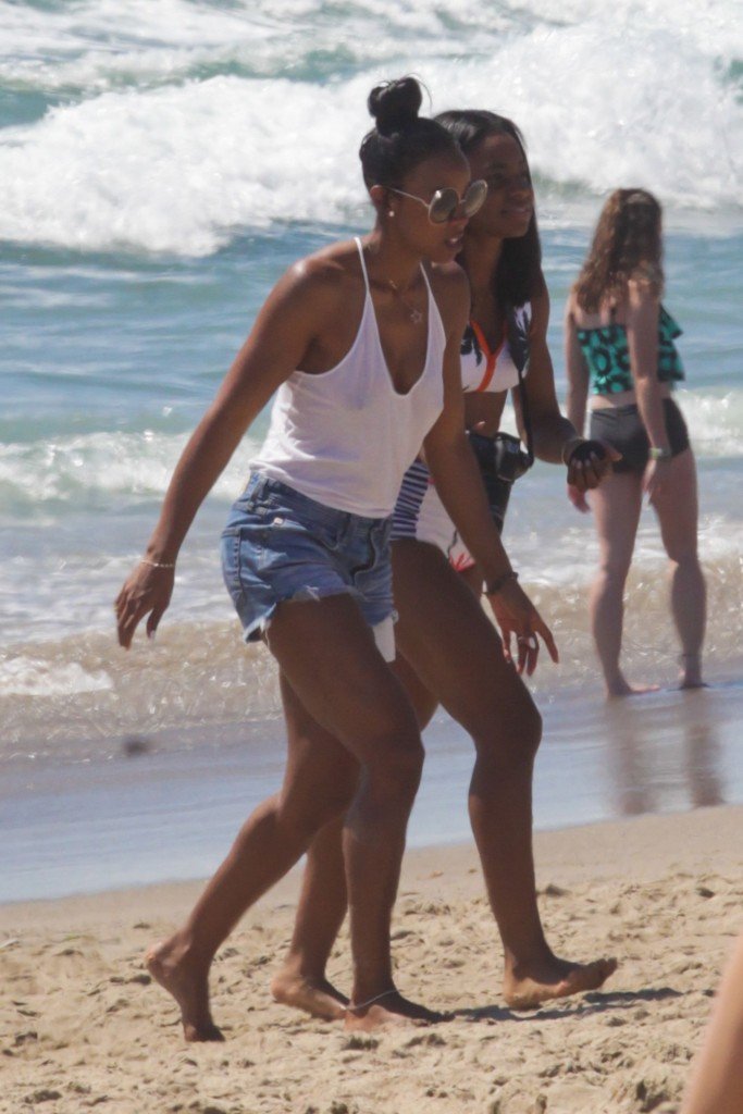 Kelly Rowland Braless 45 Photos Thefappening
