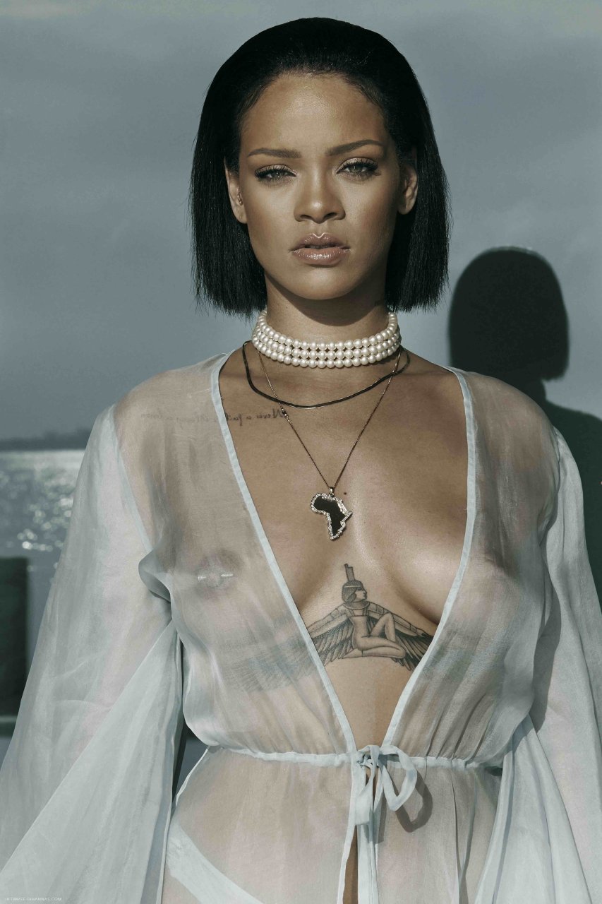 New Nude Rihanna Photos 13