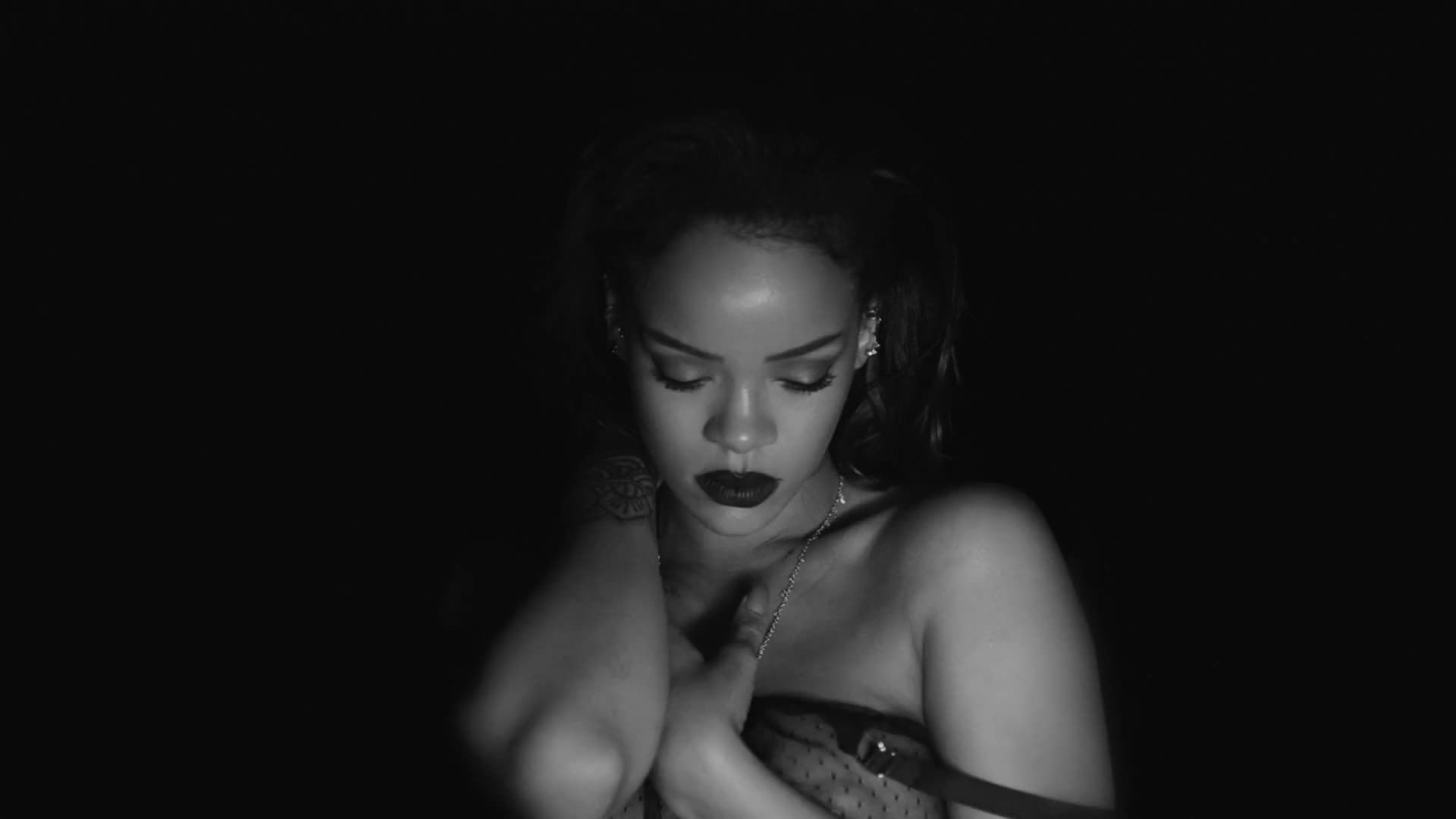 Nude Of Rihanna 11
