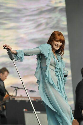 Florence Welch See Through (11 Photos) | #TheFappening