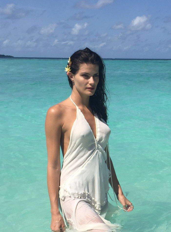 Isabeli Fontana Nude And Sexy 2 Photos Thefappening