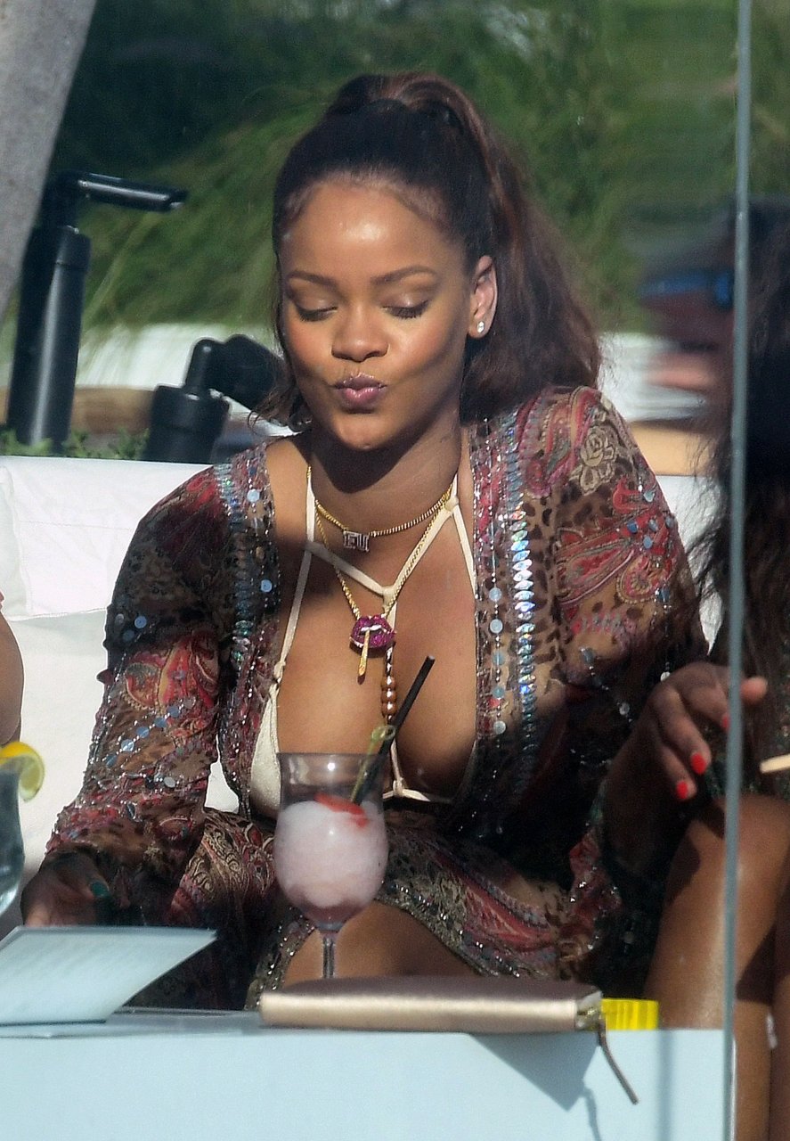 Rhianna Sexy Pictures 40