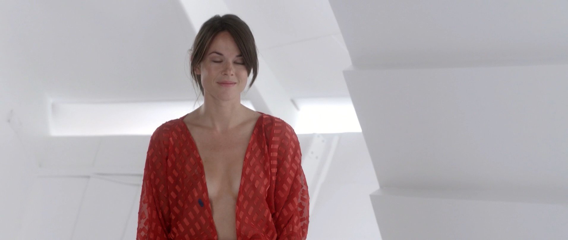 Sarah Butler nude and butt in thong - Moontrap: Target 
